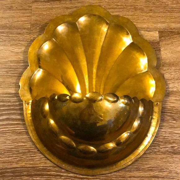Vintage Other - Hollywood Regency Style solid brass shell shaped wall pocket wall hanging